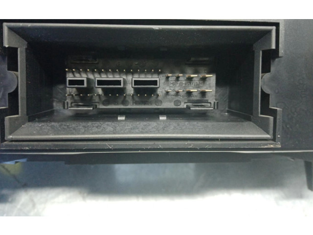 Přístrojová deska  Volkswagen PASSAT  V0018000  