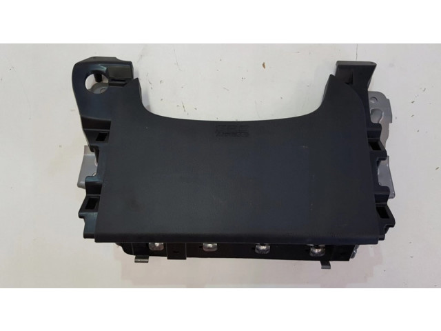 Подушка безопасности для колен 7030A31753 Mitsubishi Outlander