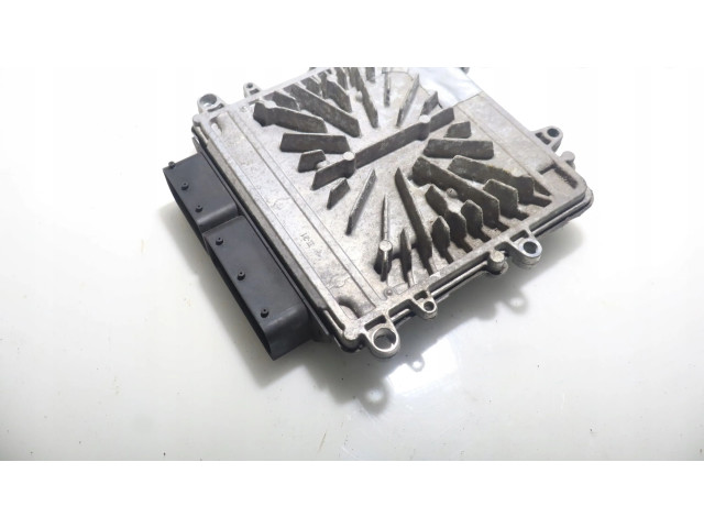 Блок управления двигателем Блок управления 0281012765 Volvo V70