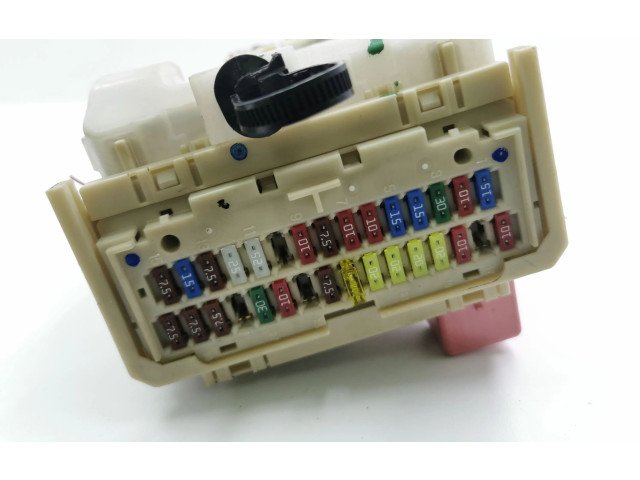 Pojistková skříňka 8273005680, 291712B29 Toyota Avensis T270 2012