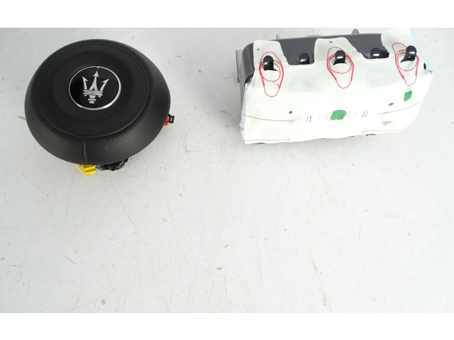 Подушка безопасности водителя    Maserati GranTurismo