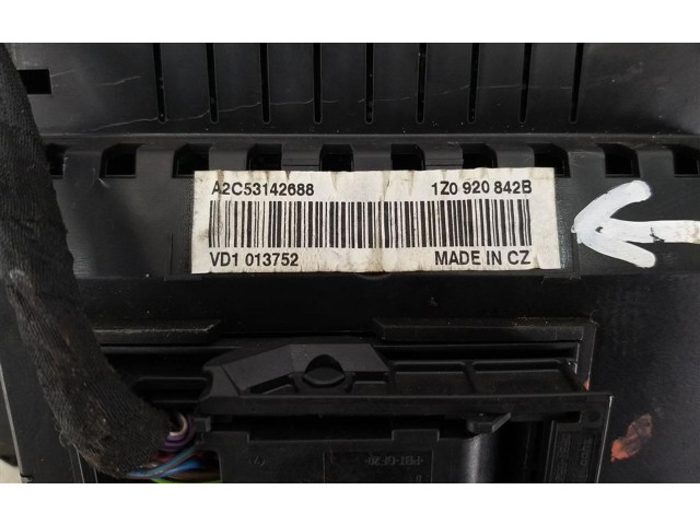 Панель приборов 1Z0920842B   Skoda Octavia Mk2 (1Z)       