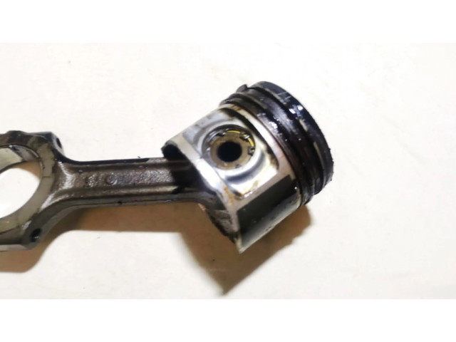  Поршень с шатуном    Alfa Romeo 166 для дизельного двигателя 2.4