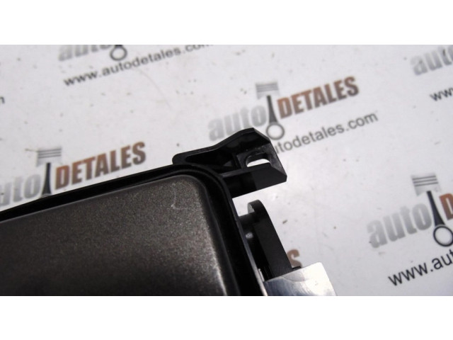 Передний держатель чашки