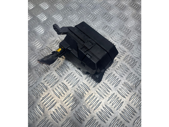 Блок предохранителей Mitsubishi Outlander