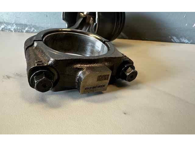 Поршень с шатуном Jaguar XF X260