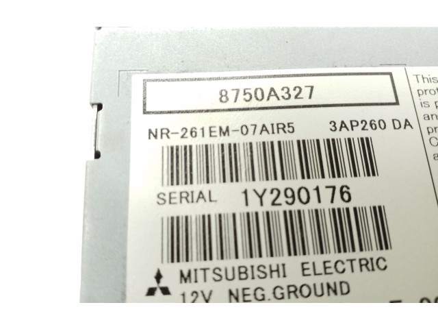 Радио/ проигрыватель CD/DVD / навигация