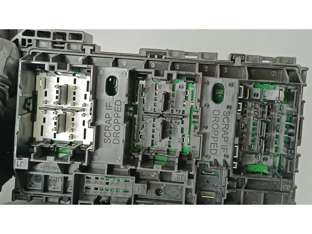 Блок предохранителей 68347016AD   Jeep Grand Cherokee WL    