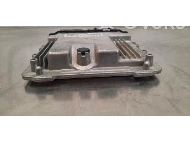 Блок управления двигателя 9832694380   Opel Combo E