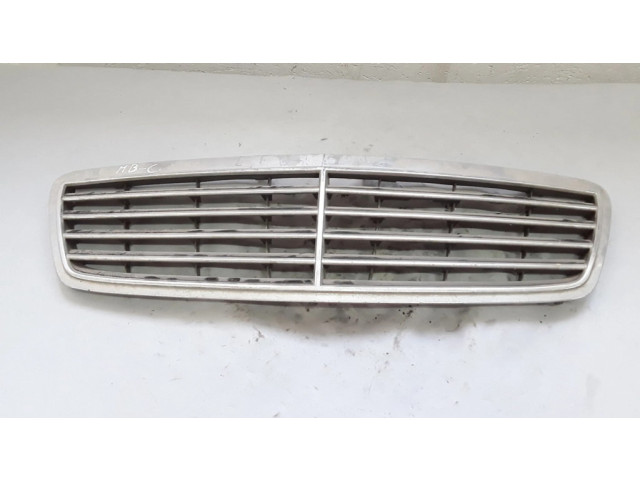 Передняя решётка Mercedes-Benz C W203 2000-2007 года A6083