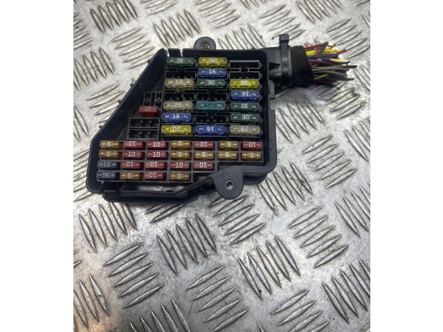 Блок предохранителей  8D1941824   Audi A8 S8 D3 4E    