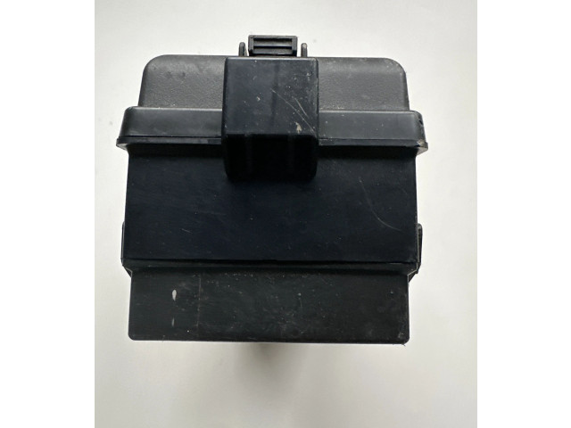 Блок предохранителей     Subaru Forester SK    