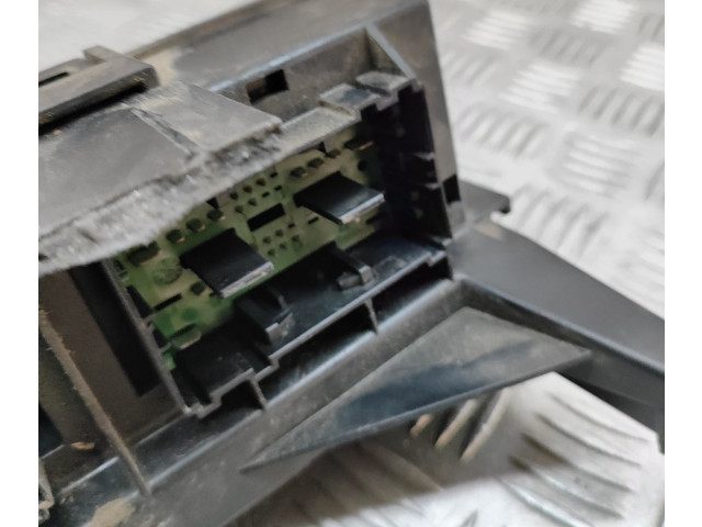 Блок предохранителей 04692085AB Jeep Grand Cherokee (WK)