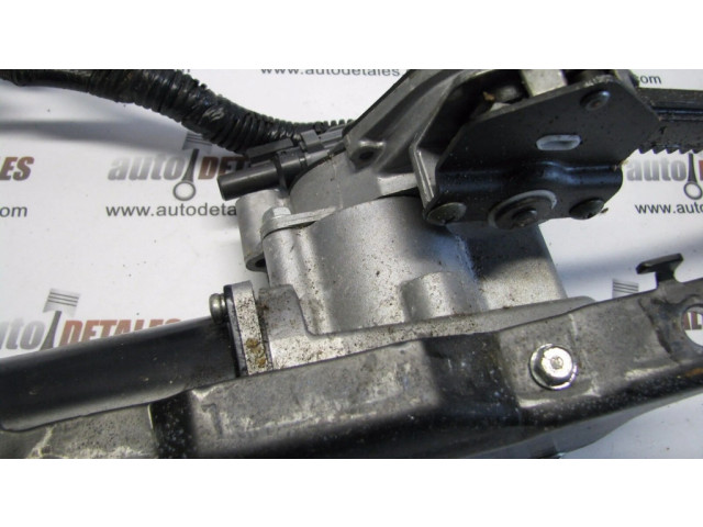 Притягиватель задней крышки