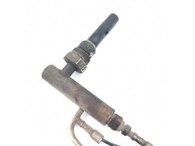 Vstřikovač AV619T540BD Ford C-MAX II