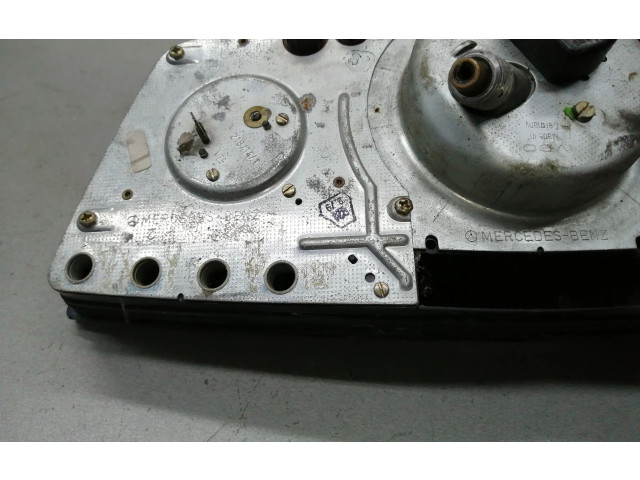 Панель приборов 87001050, 0005423923   Mercedes-Benz W123       