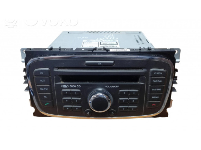 Радио/ проигрыватель CD/DVD / навигация