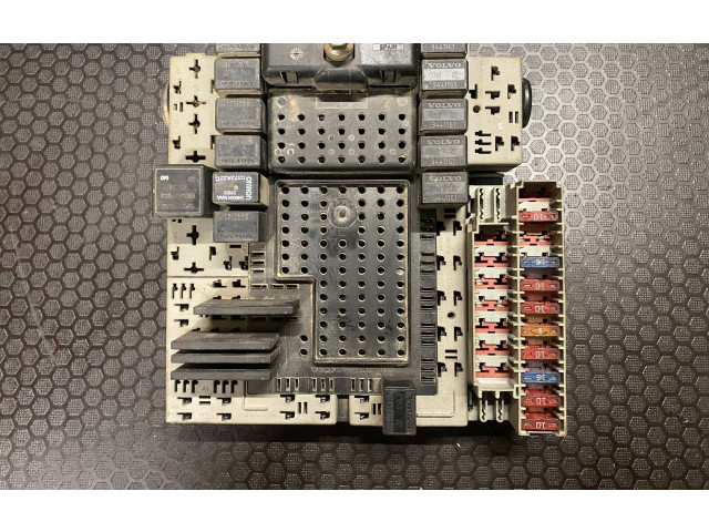 Блок предохранителей 9162438 Volvo S80