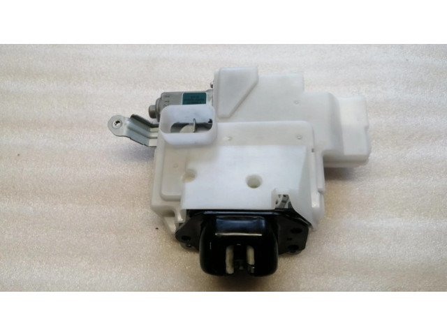 Замок задней крышки