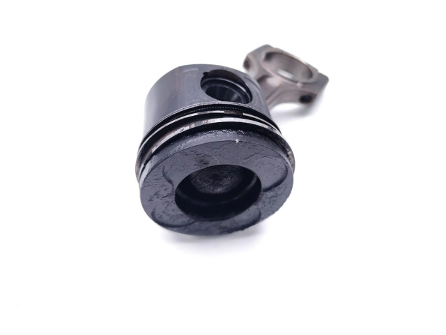  Поршень с шатуном M47D20(204D4) M47D20  BMW X3 E83 для дизельного двигателя 2.0