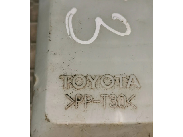 Pojistková skříňka Mm719, PPT30 Toyota Hilux (AN10, AN20, AN30) 2006