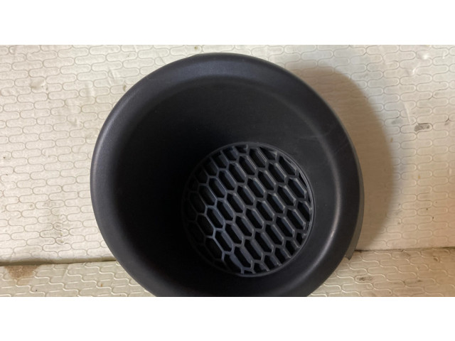 Декоративная решётка противотуманной фары