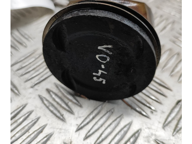 Píst 55571102 Opel Astra J A 14 XER