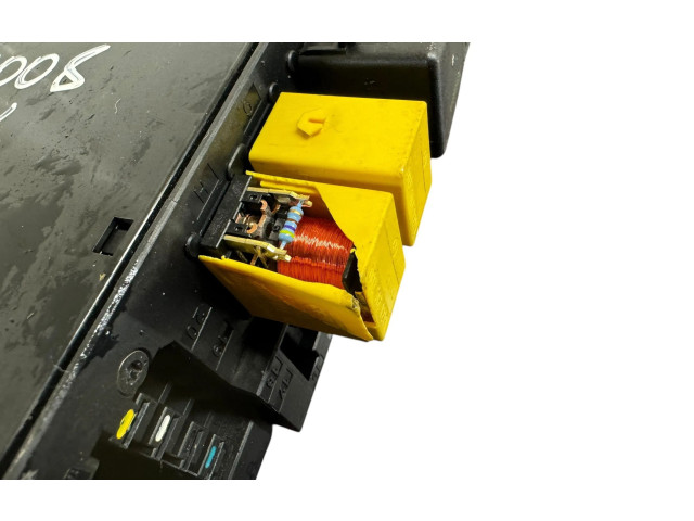 Блок предохранителей 2035454701, 5DK00848675 Mercedes-Benz CLC CL203