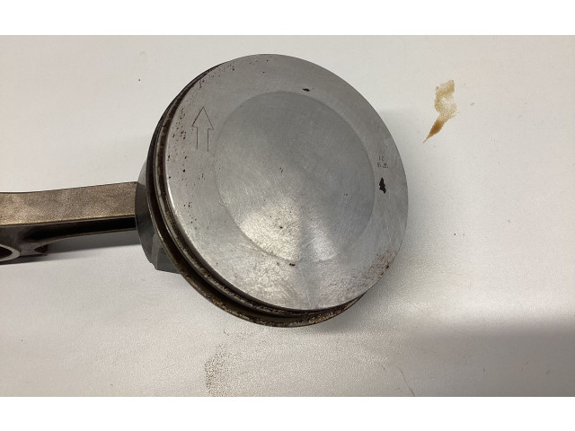 Поршень с шатуном Dodge Challenger