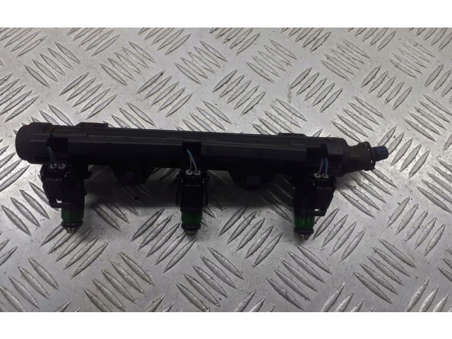 Топливная рампа 03E971824 Skoda Fabia Mk1 (6Y)