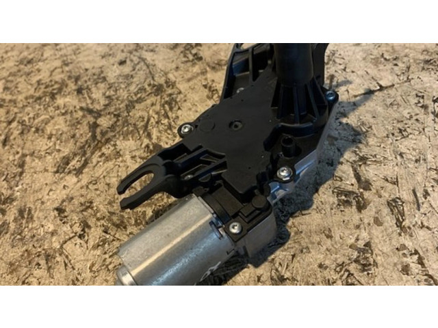 Моторчик заднего дворника 0390205055    Volvo XC40