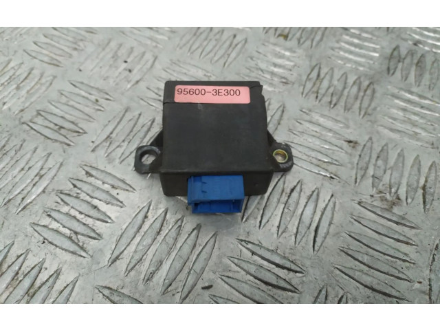 Блок управления двигателя 956003E300   KIA Sorento