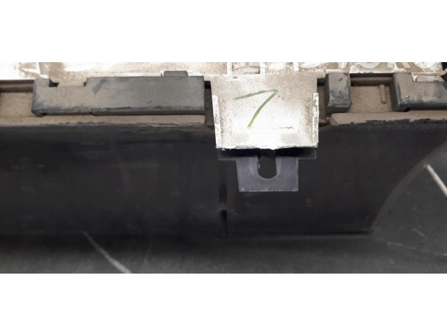 Přístrojová deska Nissan PickUp 2002 2481357g00