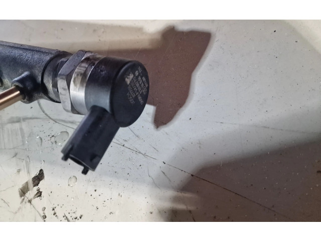 Топливная рампа 0281002712   Volvo V70  