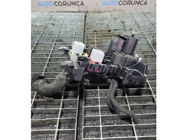 Pojistková skříňka Audi Q7 4L 2007