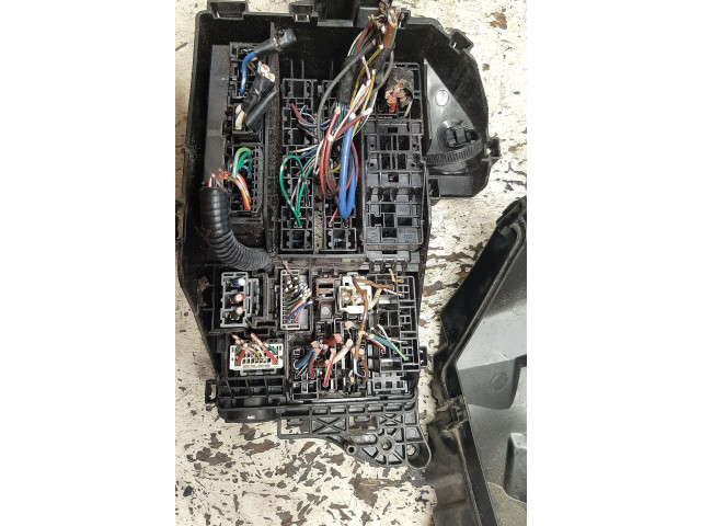 Блок предохранителей 8921153020, 7510 Lexus IS 220D-250-350