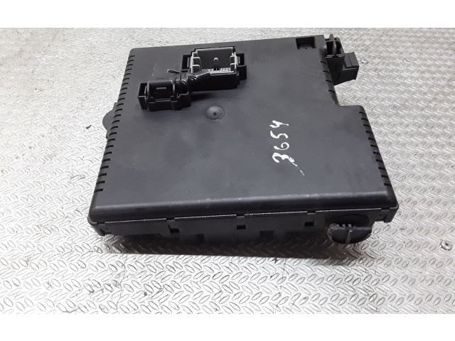 Блок предохранителей 30728512   Volvo XC90    