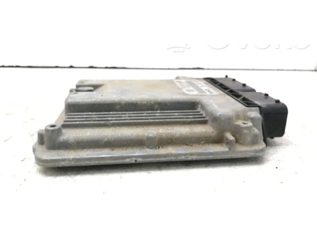 Řídící jednotka 03G906016DM, 1039S06225 Volkswagen Caddy 2006