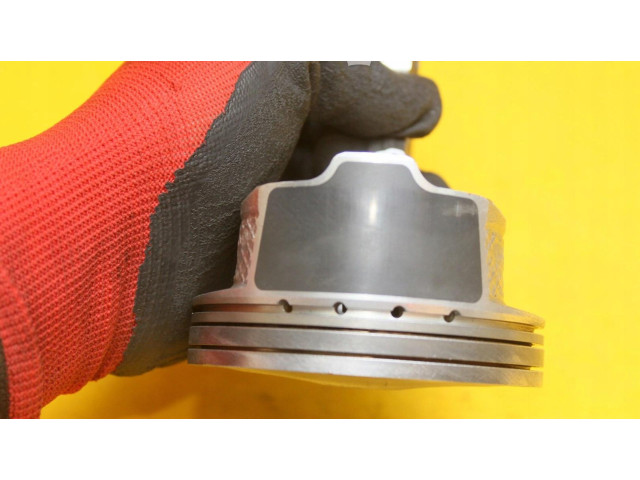 Поршень с шатуном    Subaru Forester SJ       