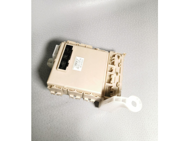 Pojistková skříňka 8273005C80, 391014F26 Toyota Avensis T270 2014