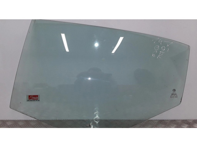 Основное стекло задних дверей