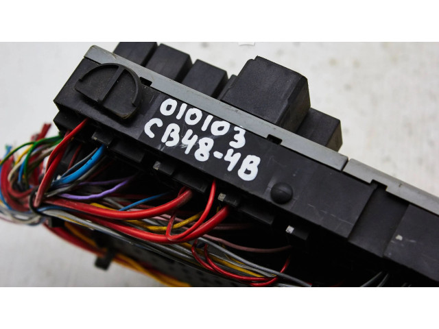 Блок предохранителей 9401802, 8471361 Volvo XC90