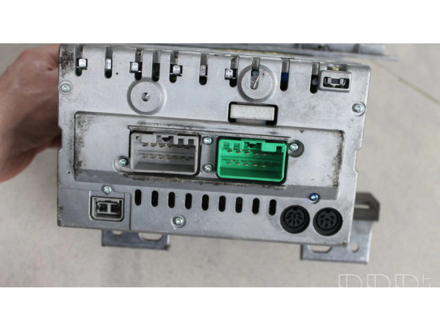 Радио/ проигрыватель CD/DVD / навигация