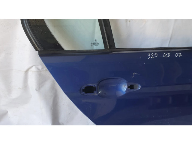 Задняя дверь