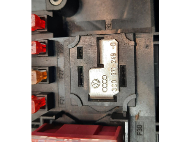 Блок предохранителей 3C09712490 Volkswagen Golf Plus