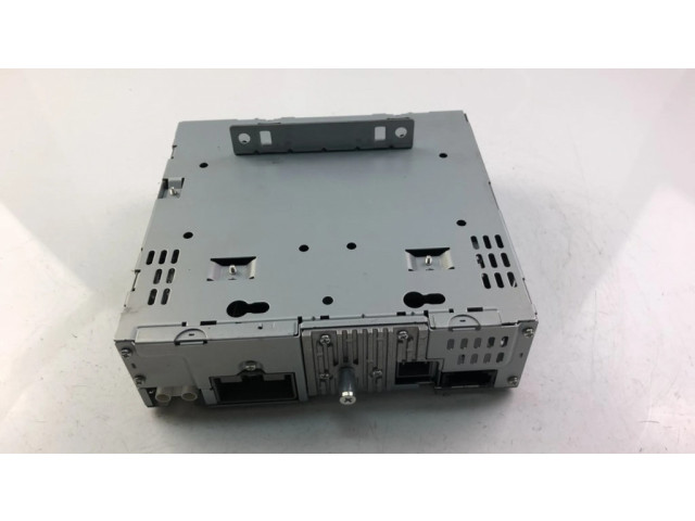 Радио/ проигрыватель CD/DVD / навигация