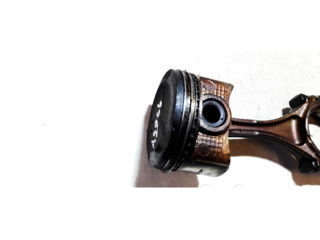 Поршень с шатуном Lexus IS 200-300 для бензинового двигателя 2.0