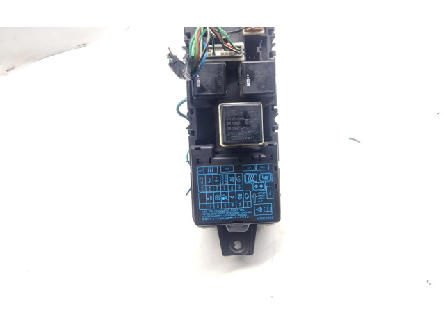 Блок предохранителей MB953355   Mitsubishi Carisma    