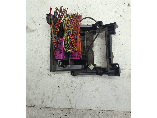 Блок предохранителей    Volkswagen Transporter - Caravelle T5    