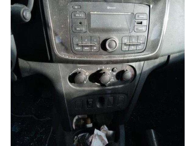 Руль Dacia Sandero 2008 - 2012 года